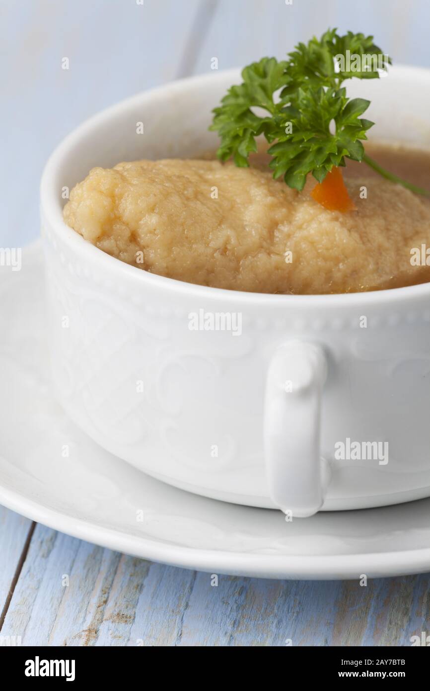Bayerische griesnockerl suppe hi-res stock photography and images - Alamy