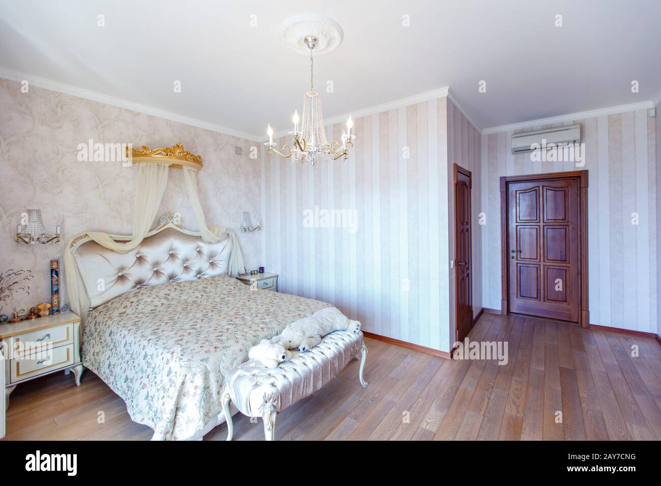 Elegant Royal white bedroom with a large double bed. White Carved back with  a small canopy, white bedside tables with curved legs. Light striped Wallp  Stock Photo - Alamy, image size:1300x956