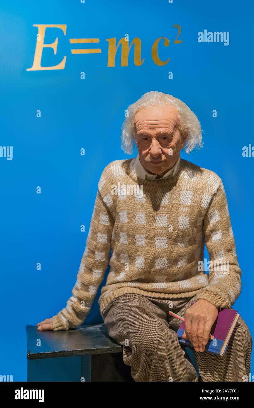 AMSTERDAM, NETHERLANDS - APRIL 25, 2017: Albert Einstein wax statue in Madame Tussauds museum on April 25, 2017 in Amsterdam Net Stock Photo