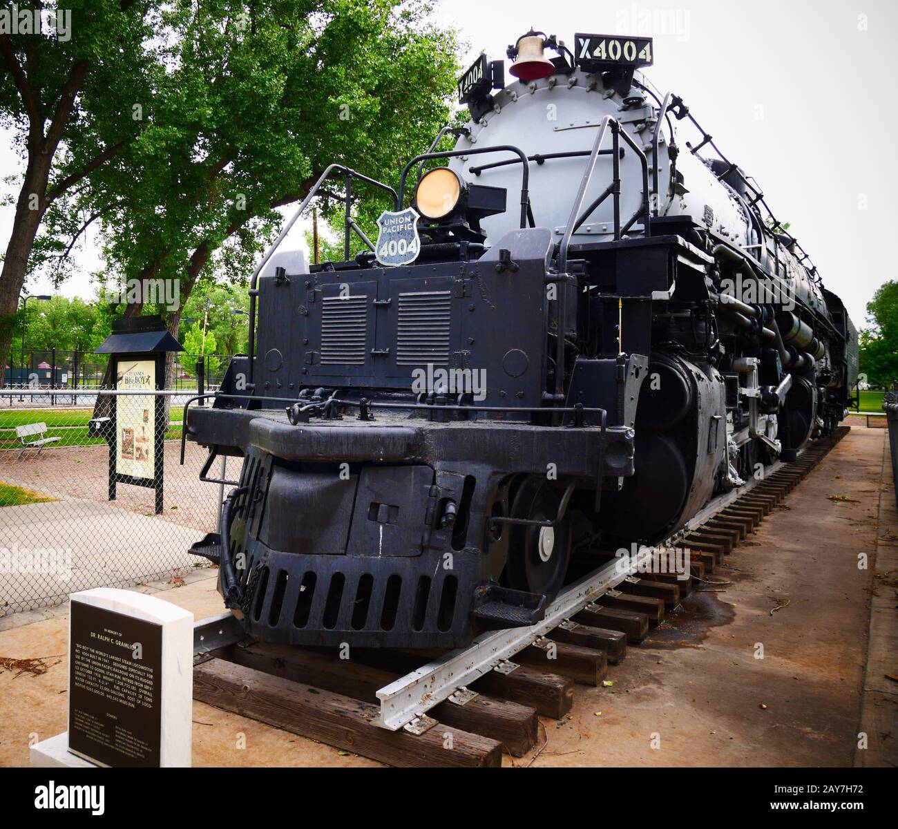 big-boy-the-world-s-largest-steam-locomotive-cheyenne-woming-stock