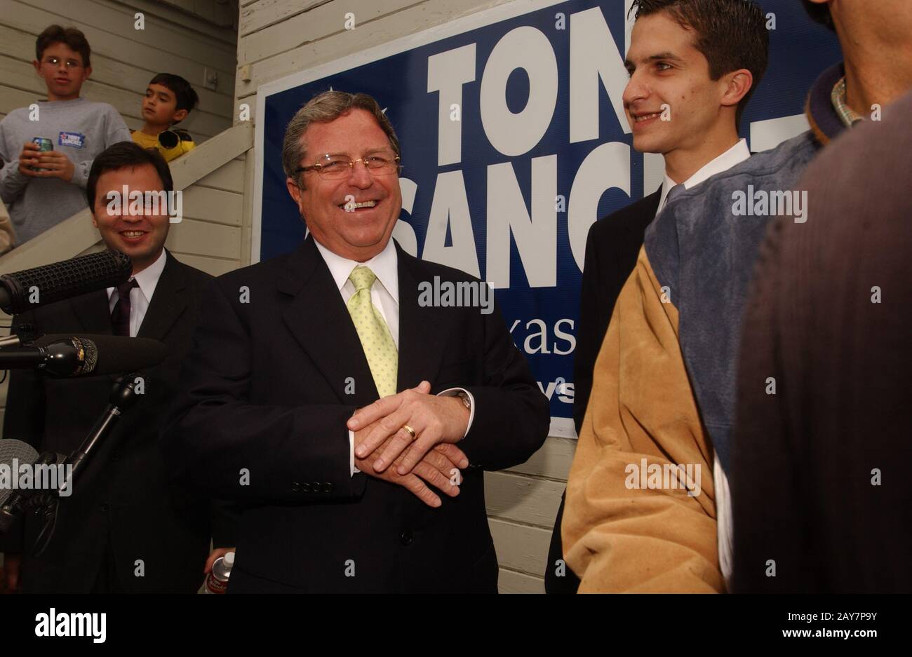 austin-texas-11mar02-candidate-for-texas-governor-tony-sanchez-neets-with-supporters-monday-outside-his-campaign-headquarters-on-the-last-day-of-his-campaign-for-the-democratic-primary-nomination-sanchez-is-setting-spending-records-for-a-texas-primary-election-with-over-18-million-spent-so-far-bob-daemmrich-2AY7P9Y.jpg