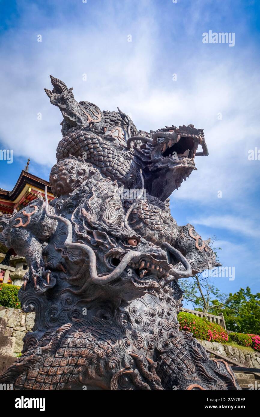 Dragon statue in front of the kiyomizu-dera temple, Kyoto, Japan Stock Photo