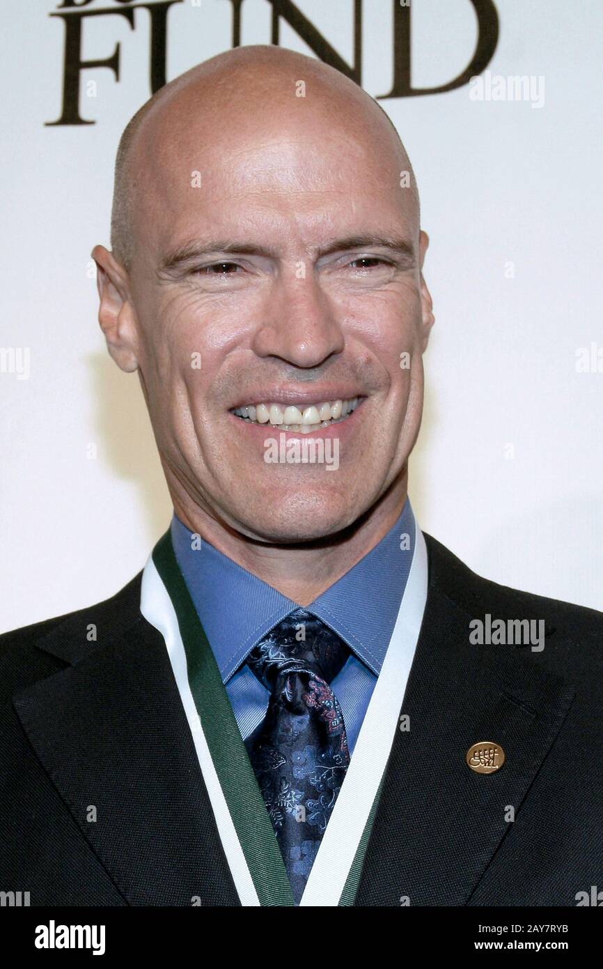 New York, NY, USA. 17 September, 2007. Former NHL centerman, Mark Messier at the 22nd Annual Sports Legends Dinner to benefit The Buoniconti Fund to Cure Paralysis at Waldorf=Astoria. Credit: Steve Mack/Alamy Stock Photo