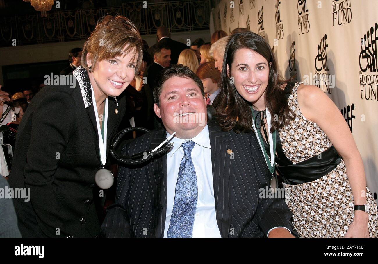 New York, NY, USA. 17 September, 2007. Lesley Visser, Marc Buoniconti, Janet Evans at the 22nd Annual Sports Legends Dinner to benefit The Buoniconti Fund to Cure Paralysis at Waldorf=Astoria. Credit: Steve Mack/Alamy Stock Photo