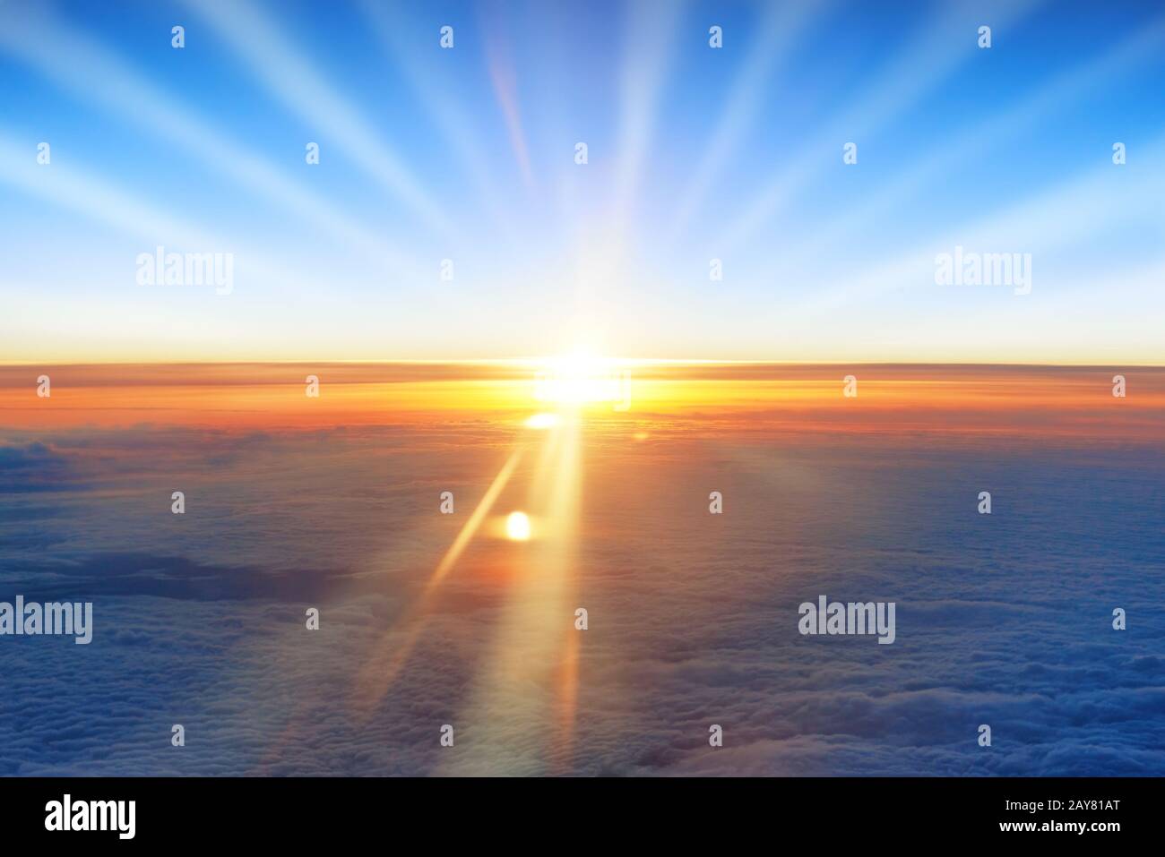 Blue sky sun ocean hi-res stock photography and images - Alamy