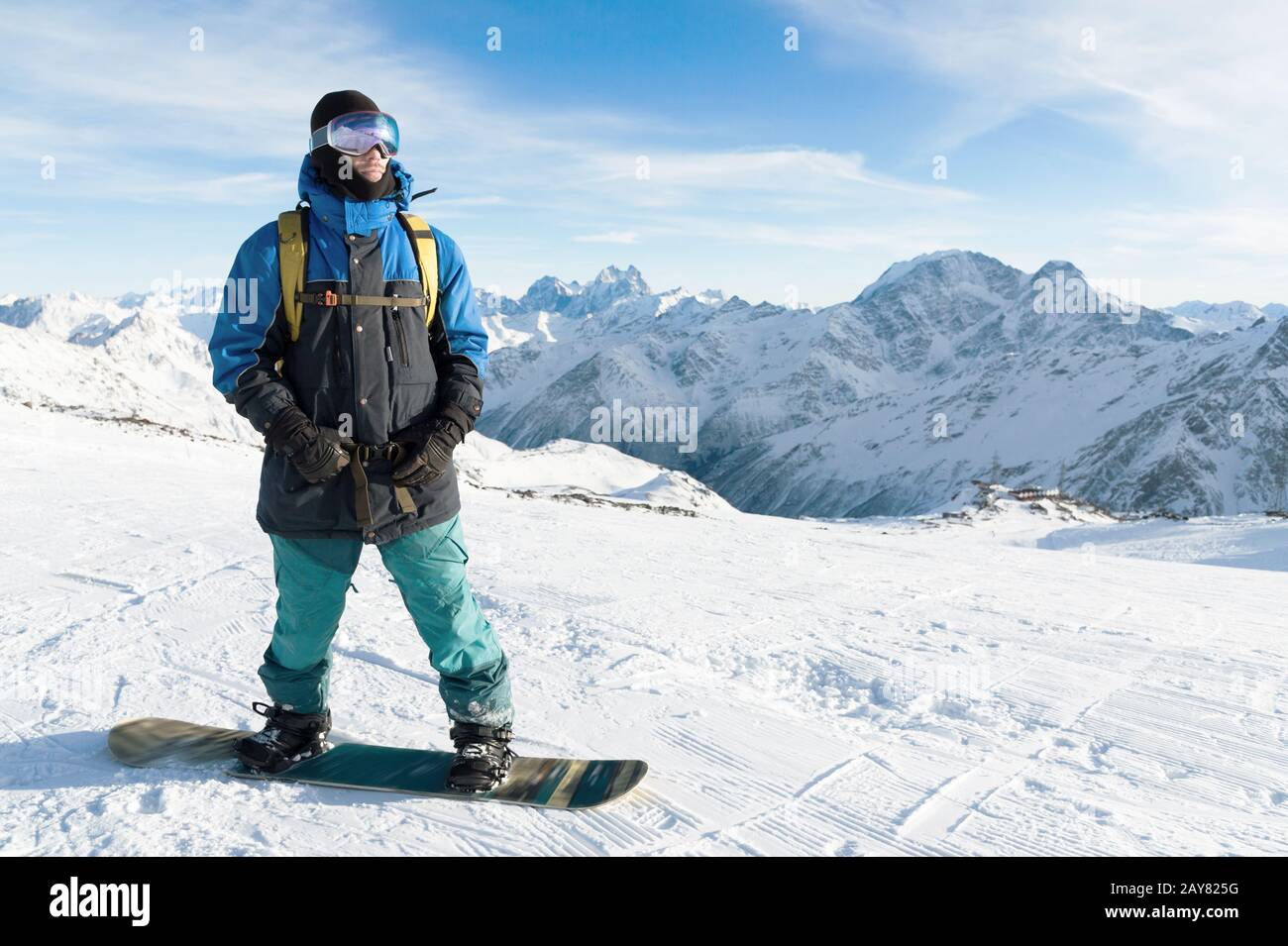 Professional snowboarder hi-res stock photography and images - Alamy
