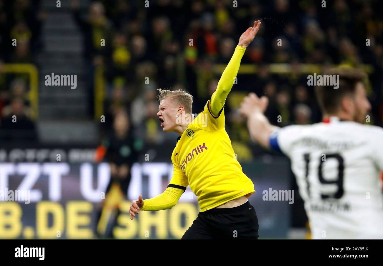 Dortmund, Germany, Signal-Iduna-Park, 14th Feb 2020: Erling Braut Haaland of Borussia Dortmund is angry about a referee decision during the first Bundesliga match Borussia Dortmund vs. Eintracht Frankfurt in the season 2019/2020.  DFL regulations prohibit any use of photographs as image sequences and/or quasi-video. Credit: Mika Volkmann/Alamy Live News Stock Photo