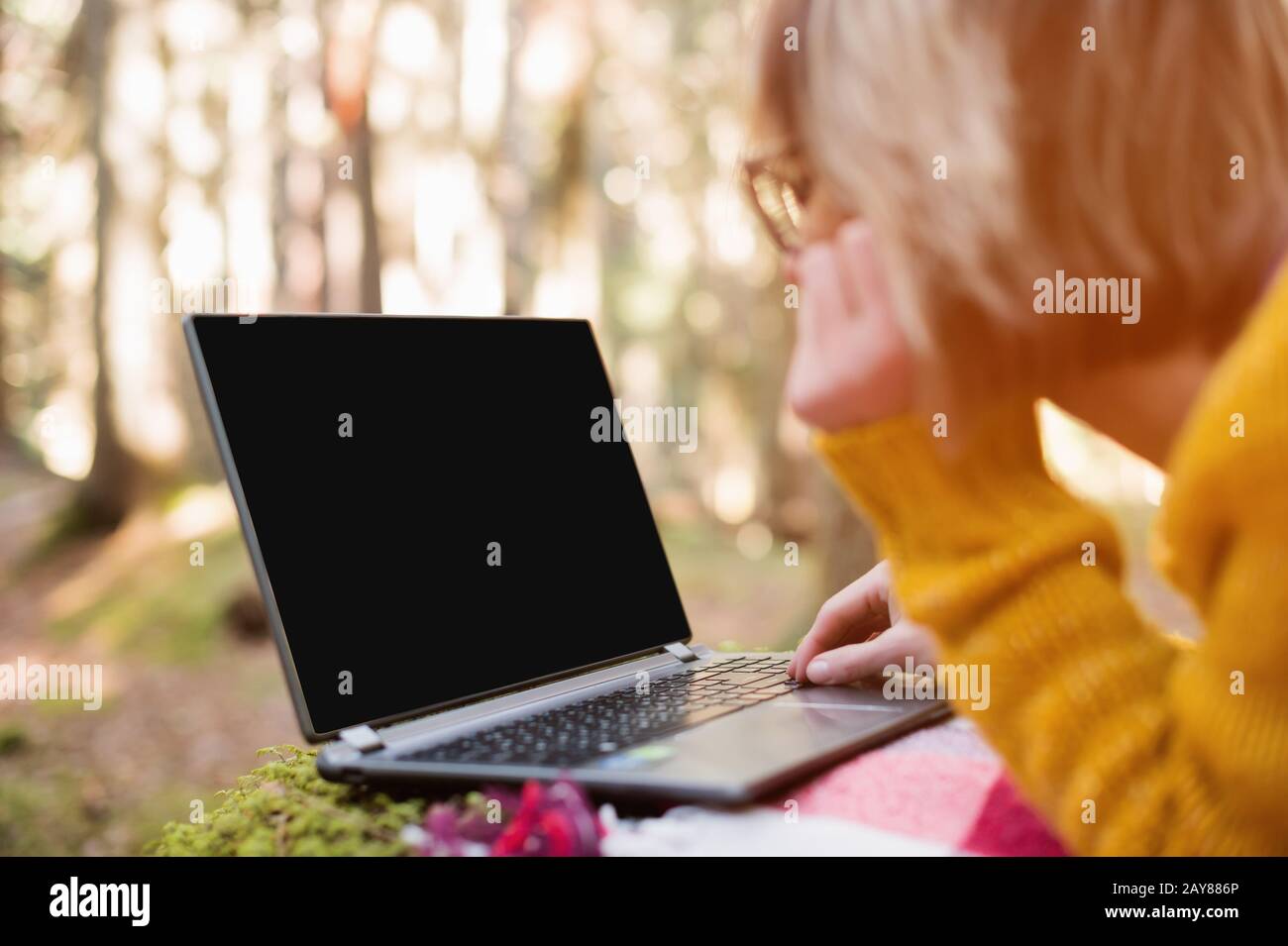 Typing in desktop hi-res stock photography and images - Alamy