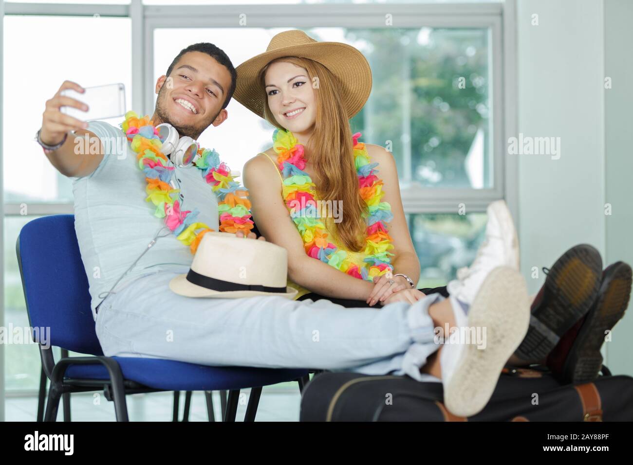 Airplane passengers happy hi-res stock photography and images - Alamy