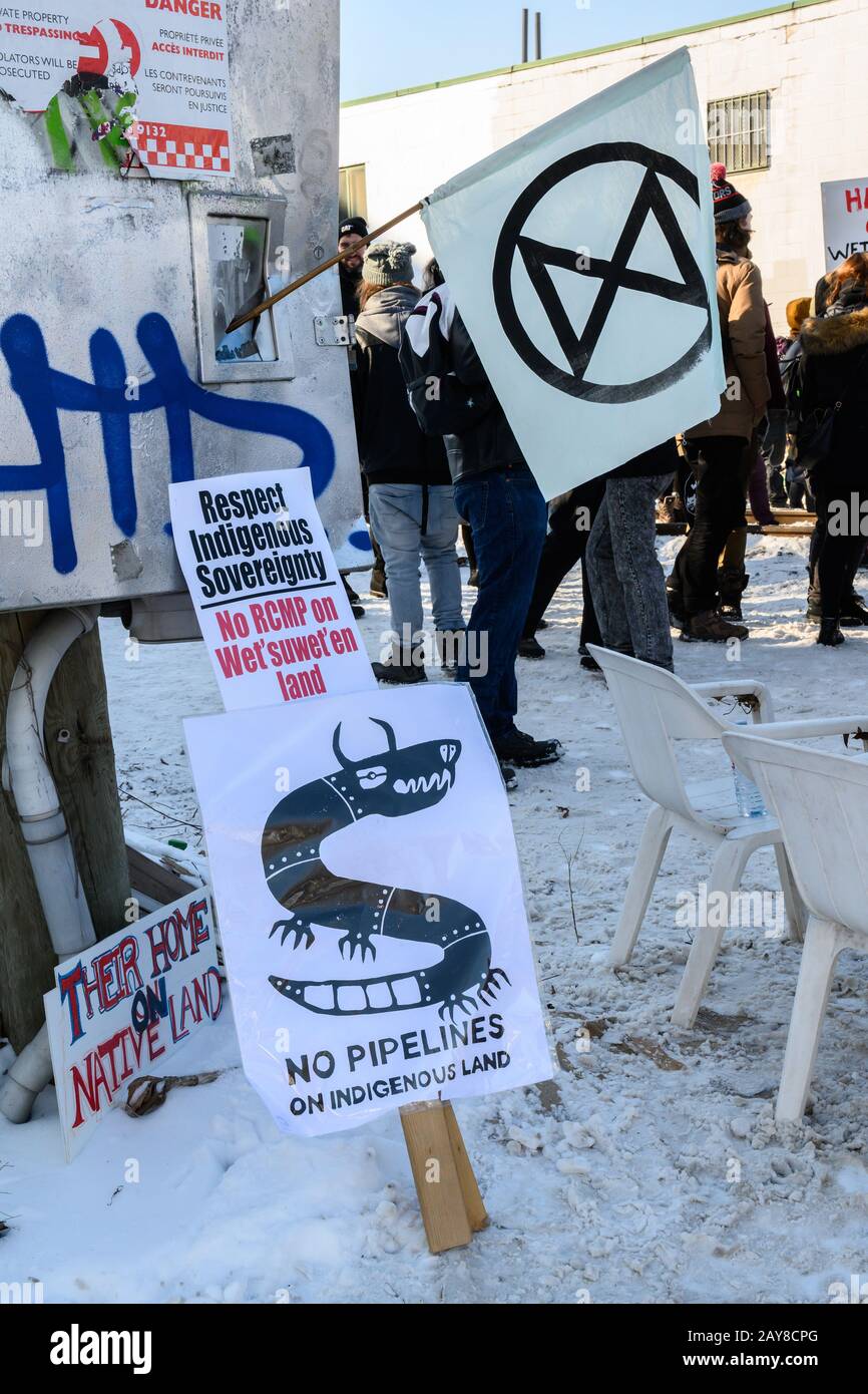 Wet'suwet'en protesters hi-res stock photography and images - Alamy