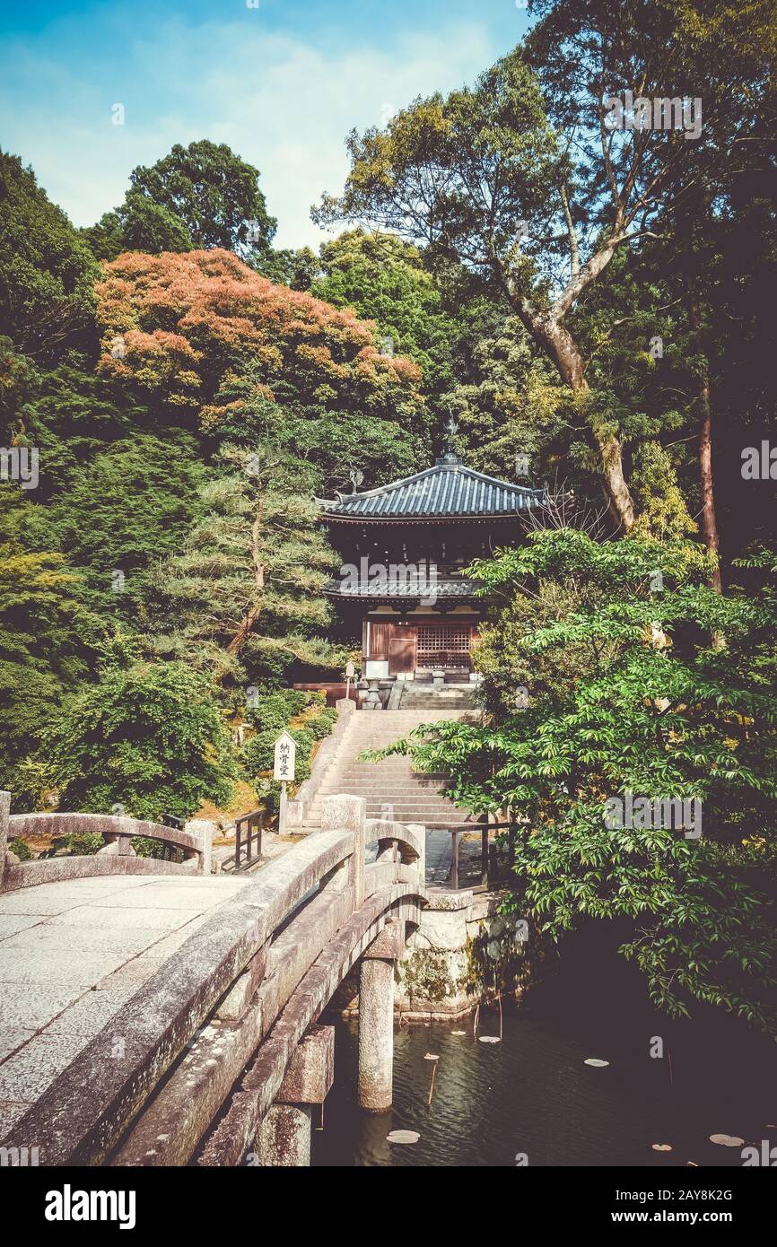 Chion-in temple garden pond and bridge, Kyoto, Japan Stock Photo