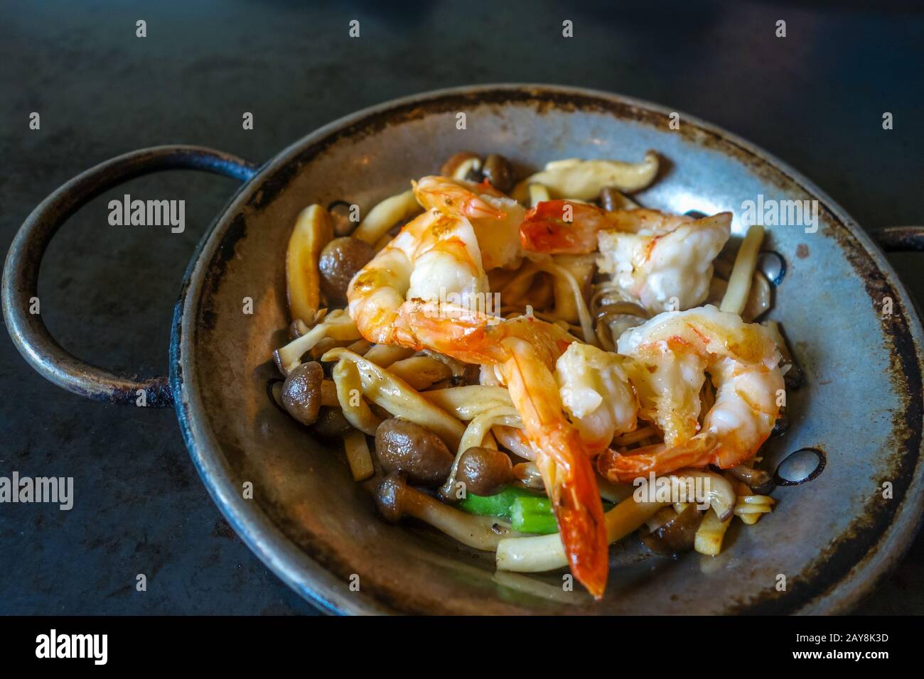Shrimp teppanyaki, japanese traditional hot plate food Stock Photo Alamy