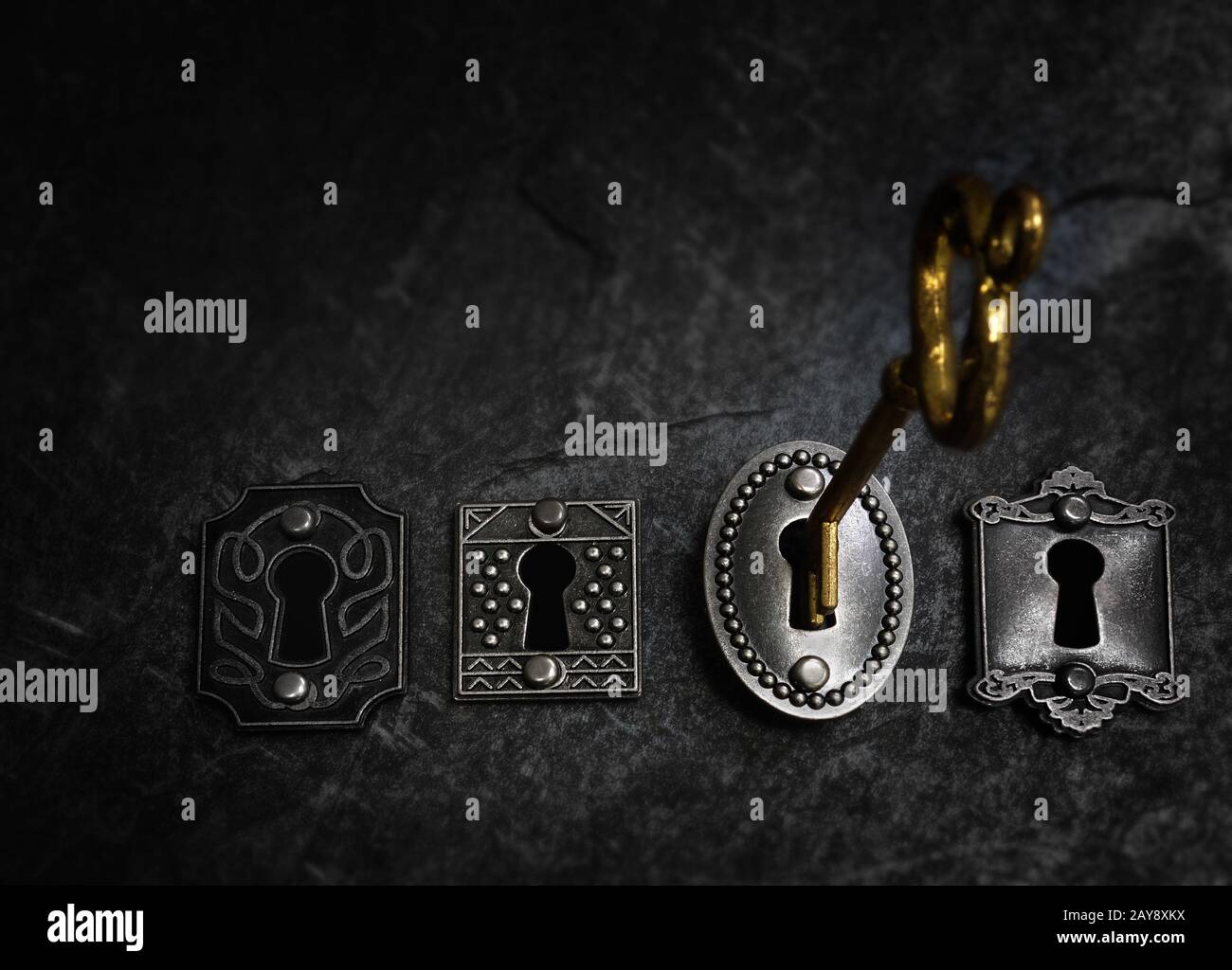 Vintage key hole hi-res stock photography and images - Alamy