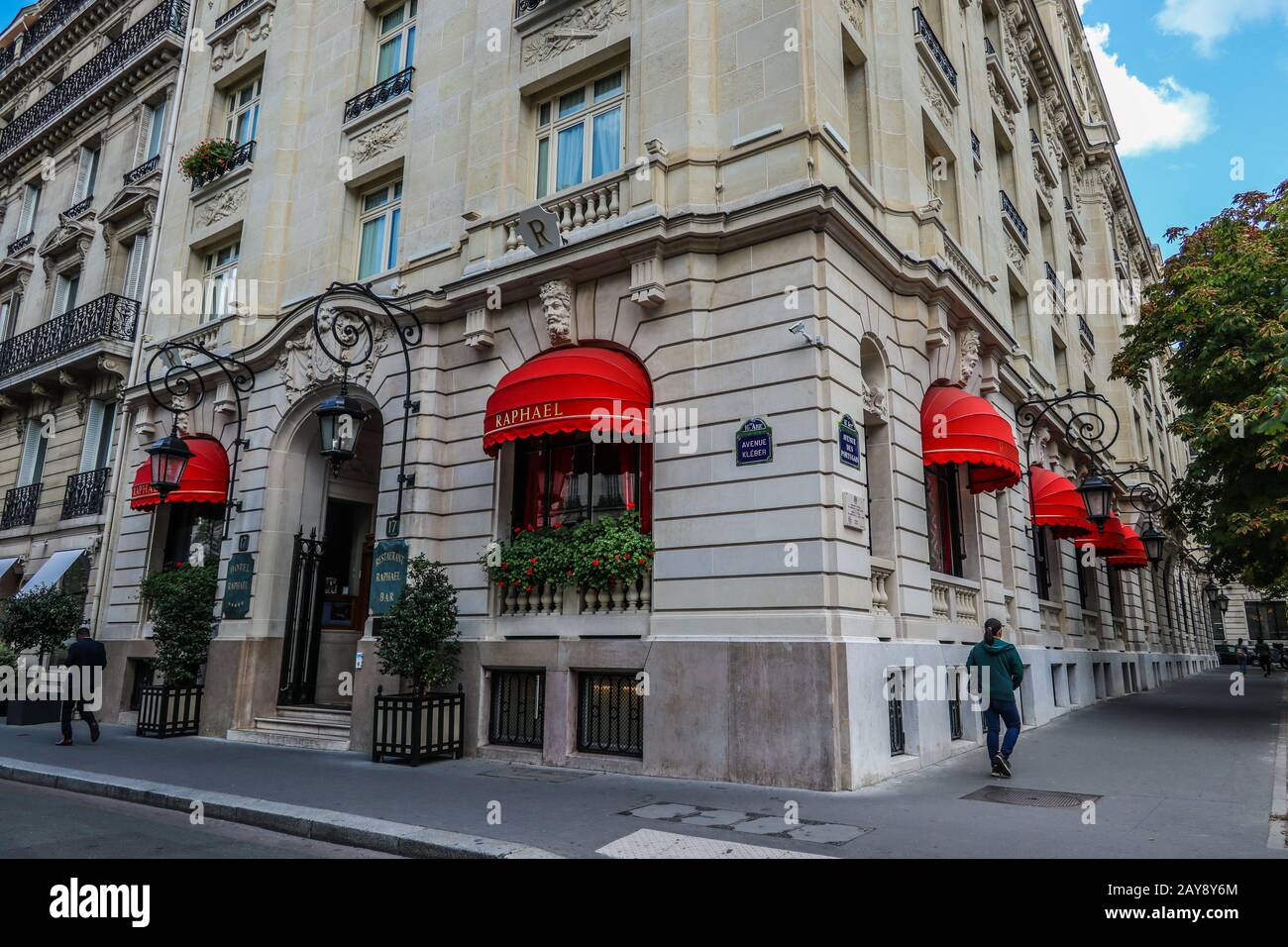 Raphael hotel paris hi-res stock photography and images - Alamy