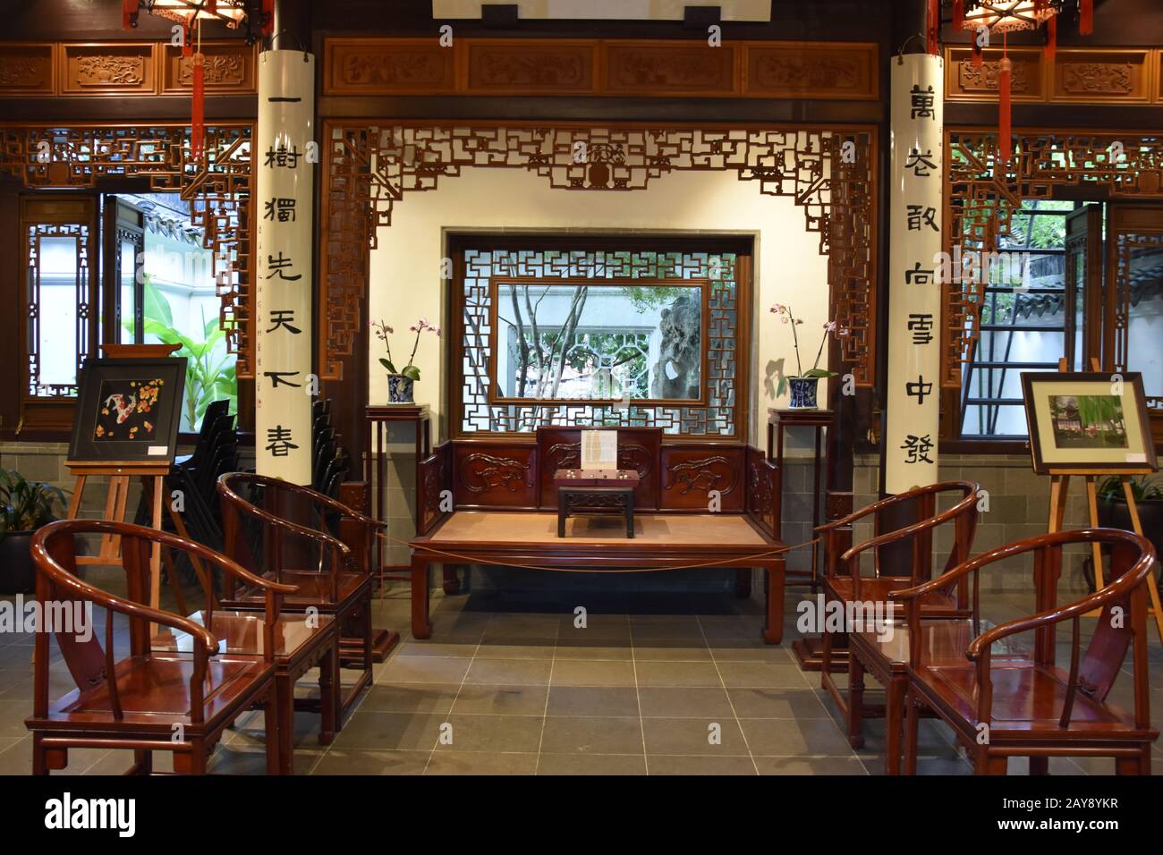 Gift Shop At Lan Su Chinese Garden In Chinatown In Portland, Oregon Stock  Photo - Alamy