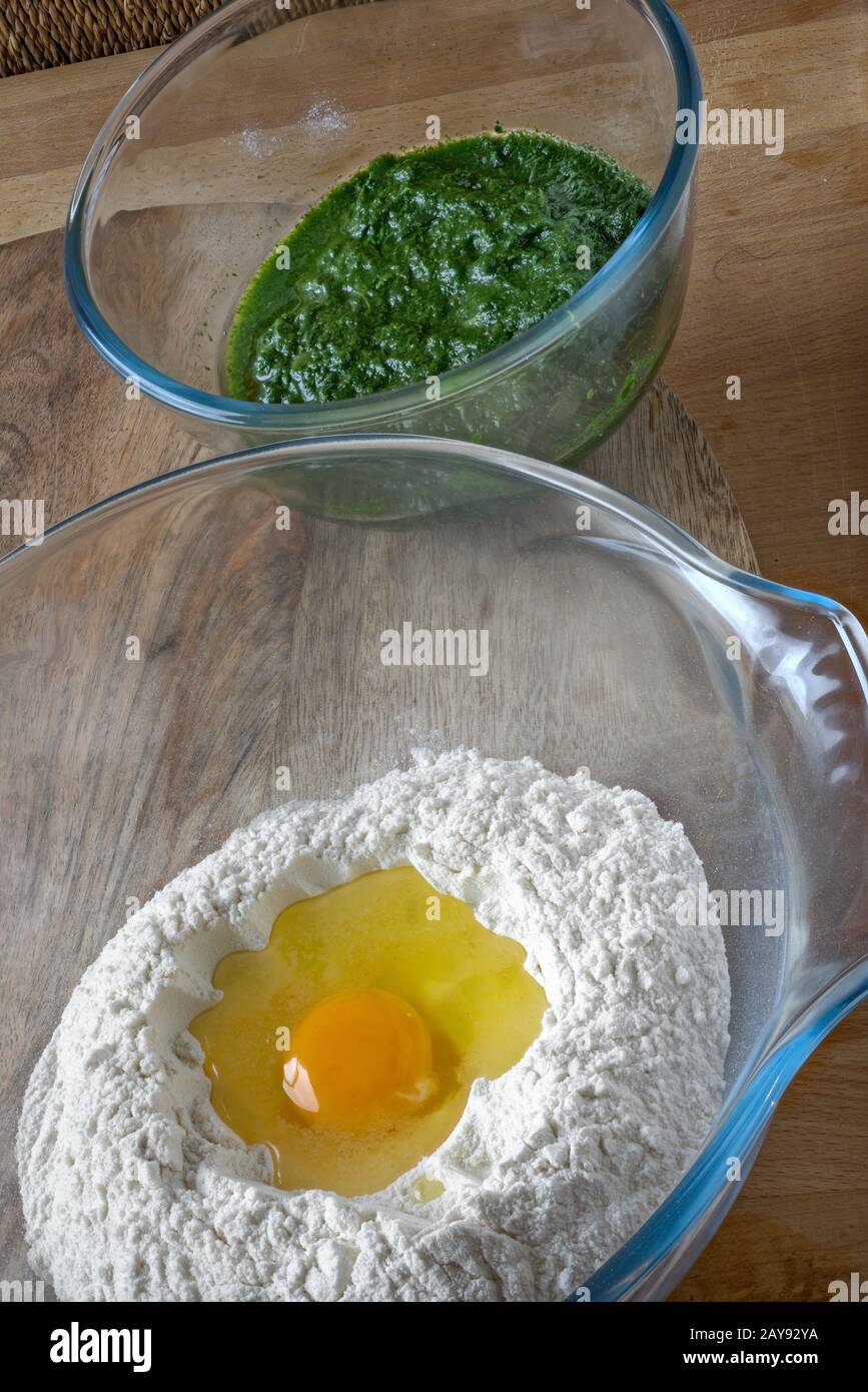 Chinese spinach noodles, Ingredients Stock Photo