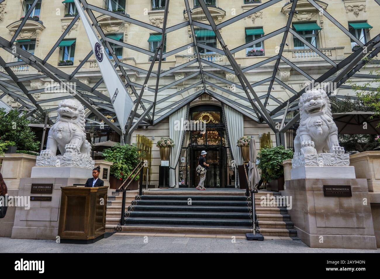 The peninsula hotel paris hi-res stock photography and images - Alamy