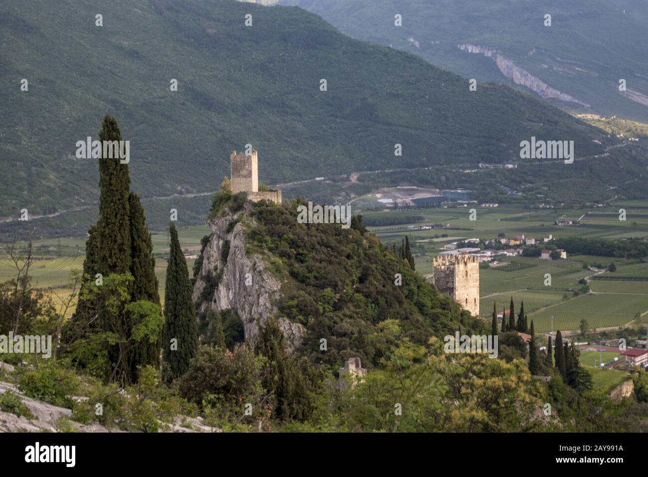 Burg von Arco in Trentino Italien Stock Photo - Alamy