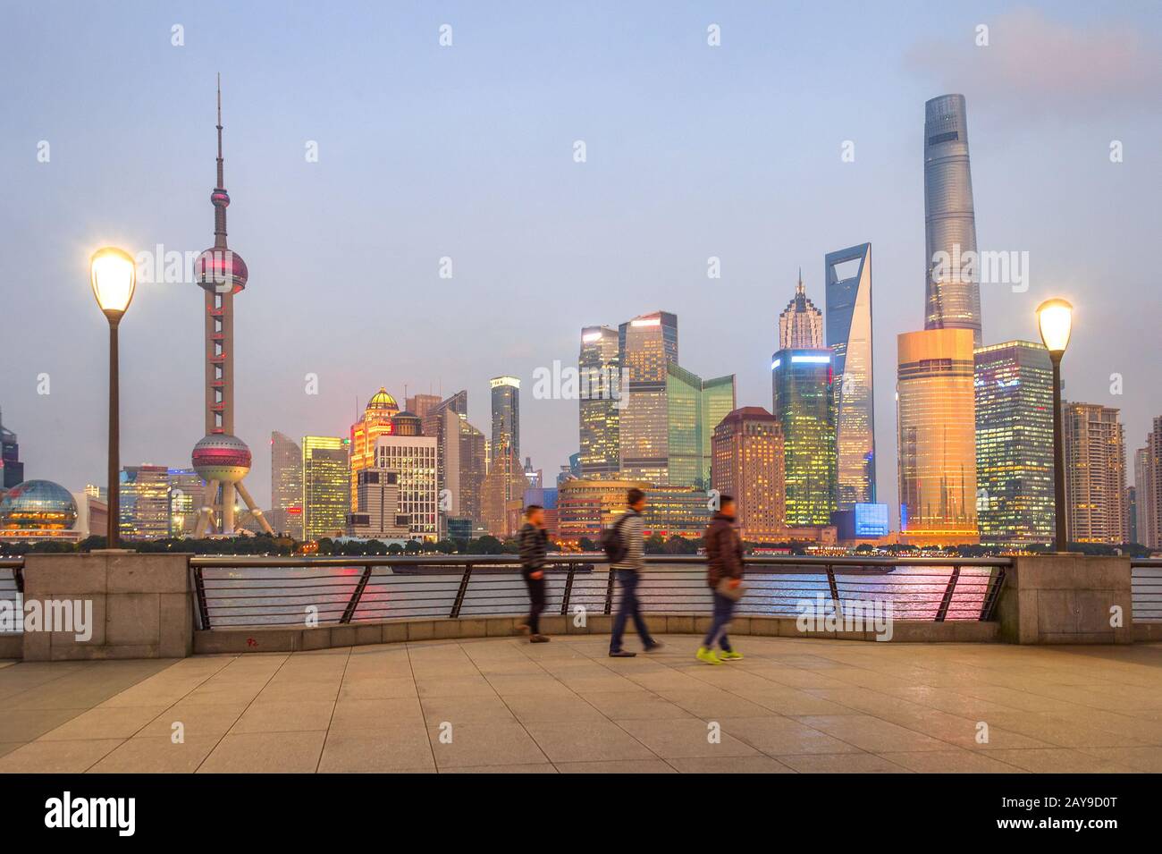 Night view shanghai city walking hi-res stock photography and images ...