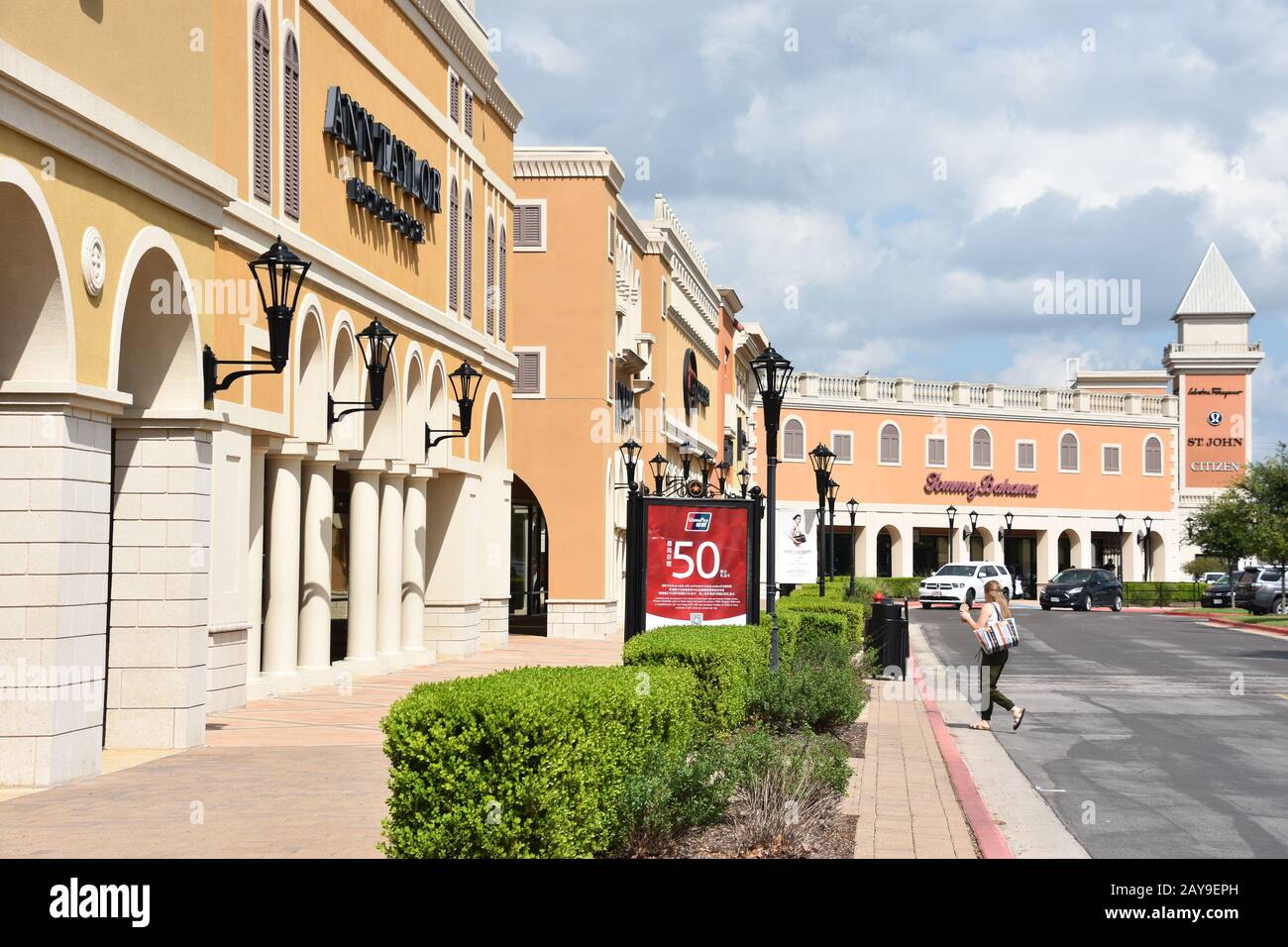 San Marcos Premium Outlets In Texas Stock Photo Alamy san-marcos-premium-outlets-in-texas-stock-photo-alamy