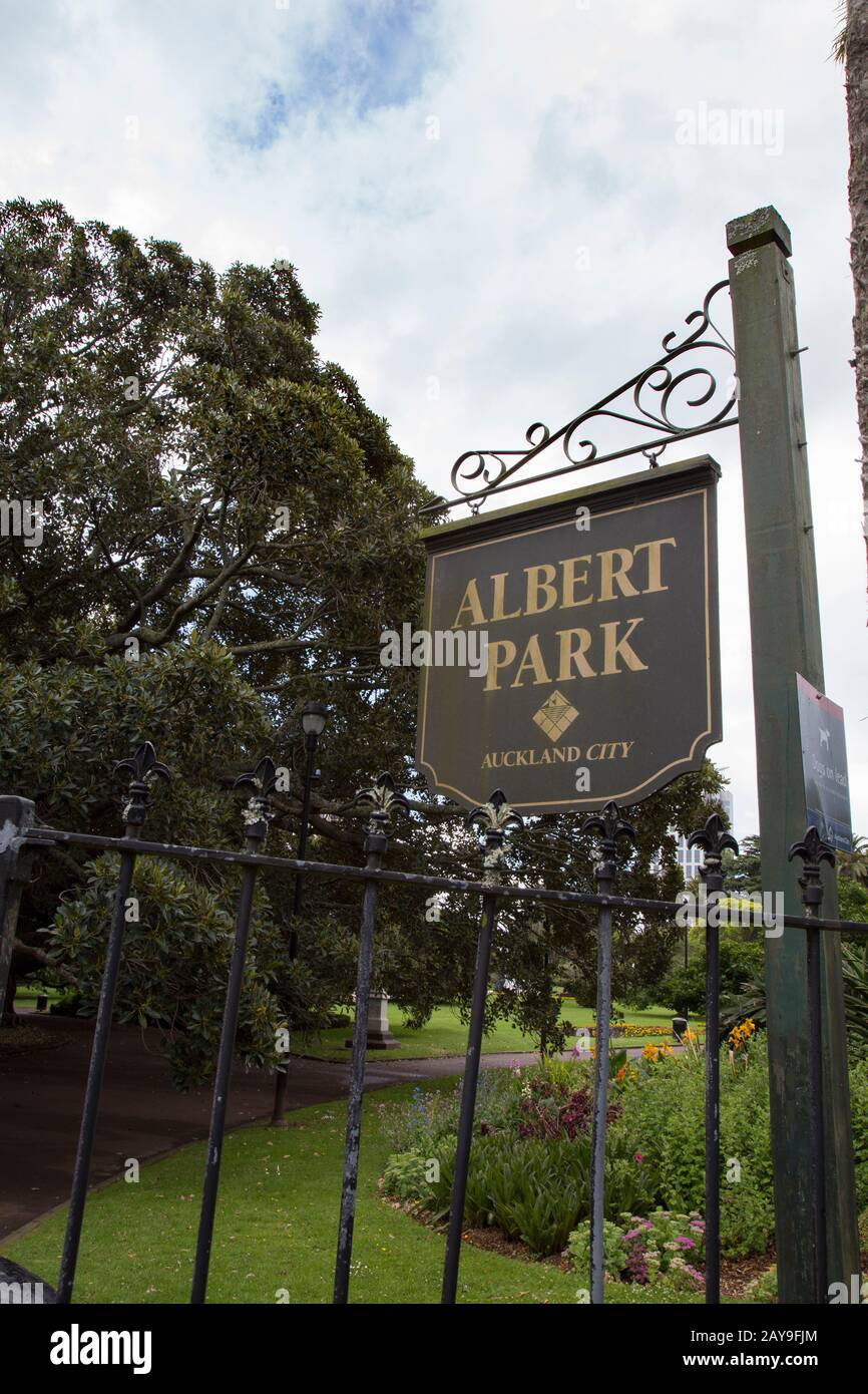 Albert Park sign hanging on iron fence, Auckland Stock Photo
