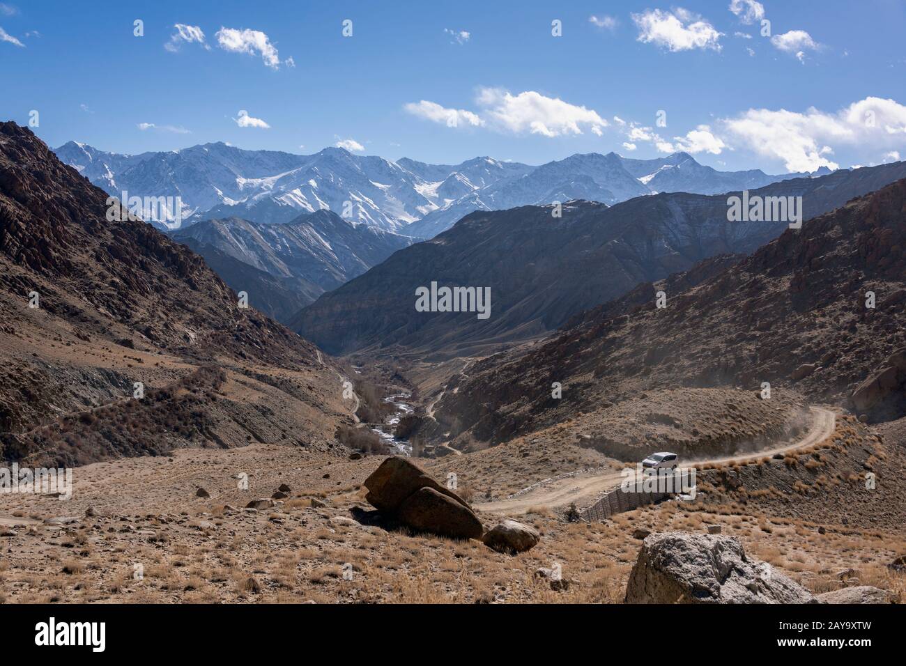 Off the beaten track at 13,000 ft on the Ulley Road, with the Ladakh Range, Jammu and Kashmir, India Stock Photo