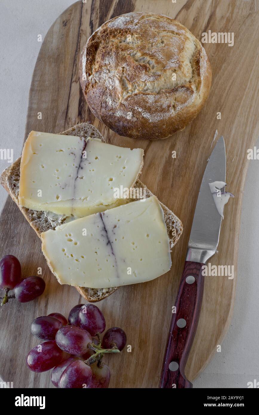 Morbier Roti Morbier High Resolution Stock Photography and Images - Alamy