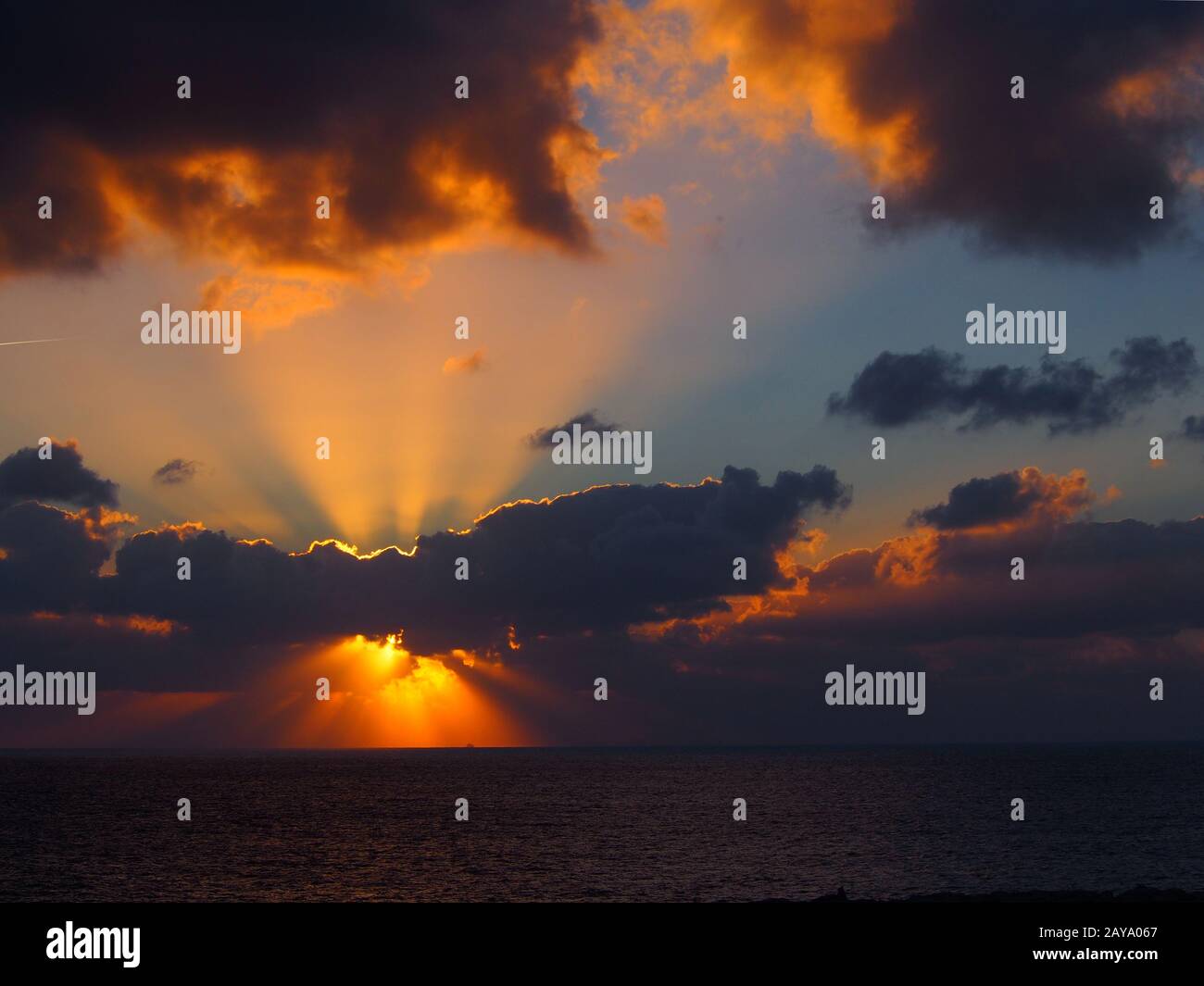 Rays emerging from clouds hi-res stock photography and images - Alamy