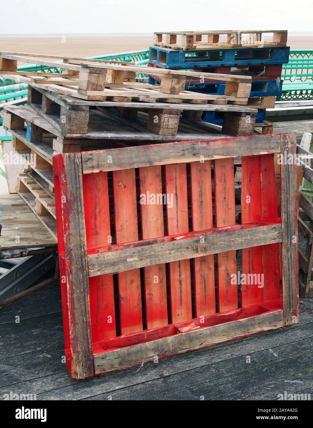 Red painted pallets hires stock photography and images Alamy