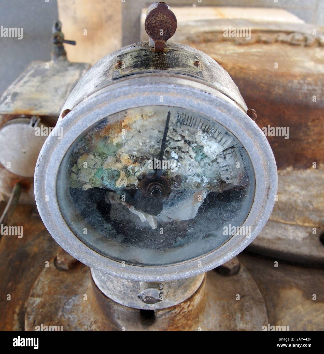 Broken pressure gauge hires stock photography and images Alamy