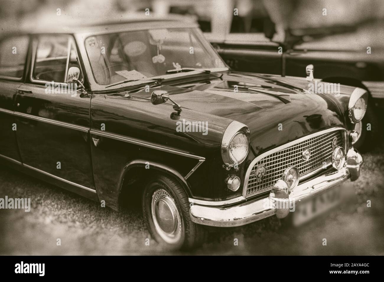 Car parked on grass hi-res stock photography and images - Alamy