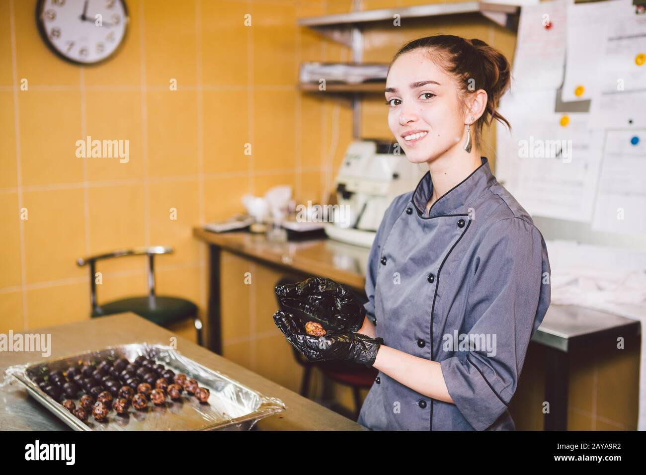 Cutting rectangel pieces a dough. Андерлорд дота 2. Выпечка бисквита. Preparing round. Preparing round.