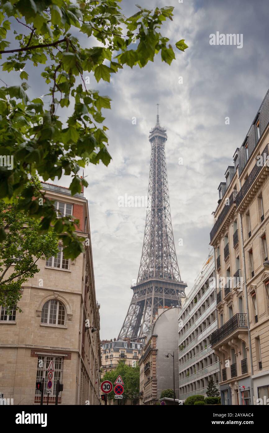 building in Paris near Eiffel Tower Stock Photo Alamy