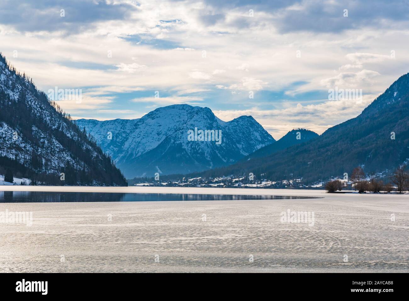 clear-cold-landscape-with-blue-sky-at-grundlsee-austria-winter