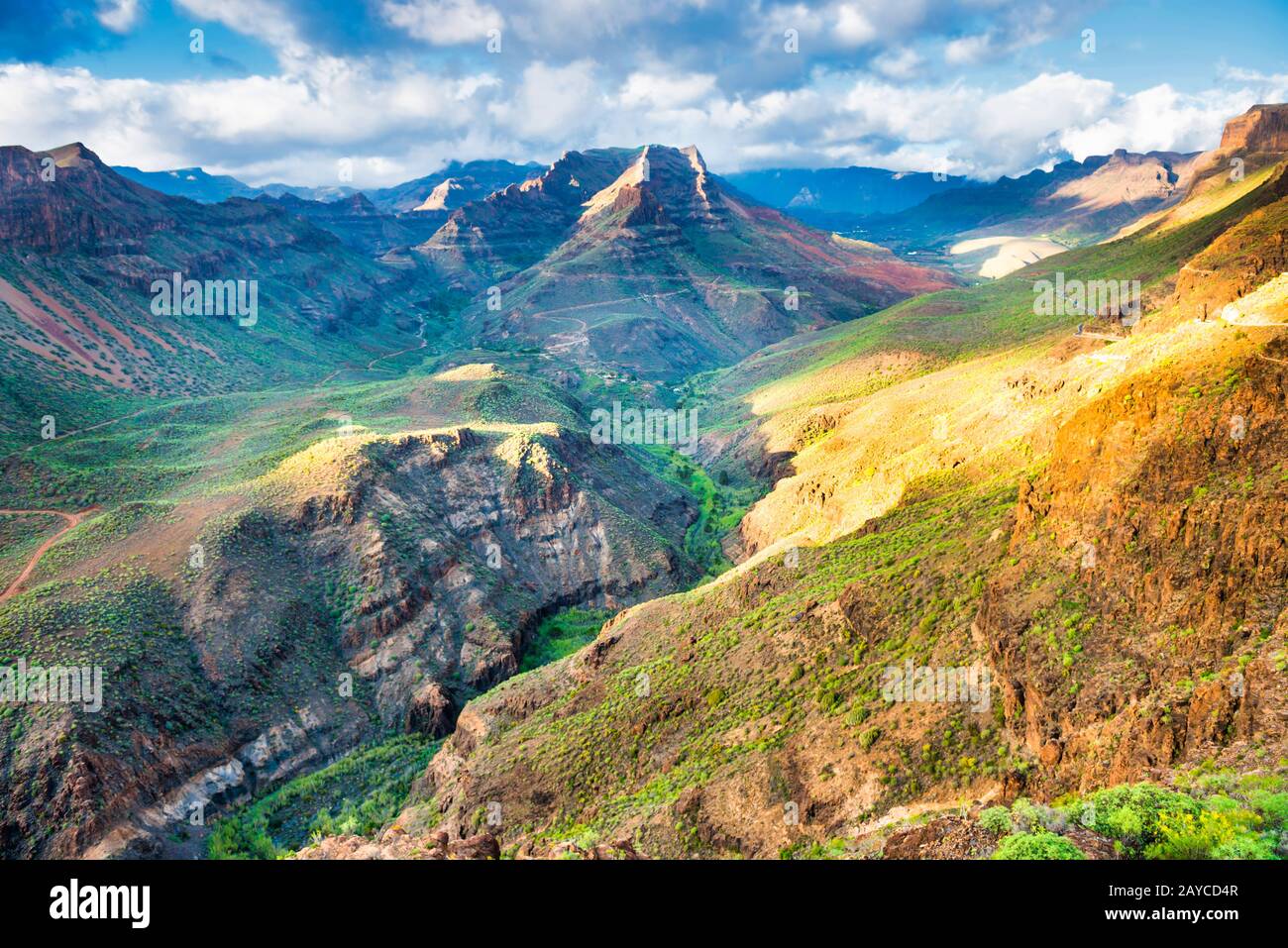 Rocky canyons hi-res stock photography and images - Alamy