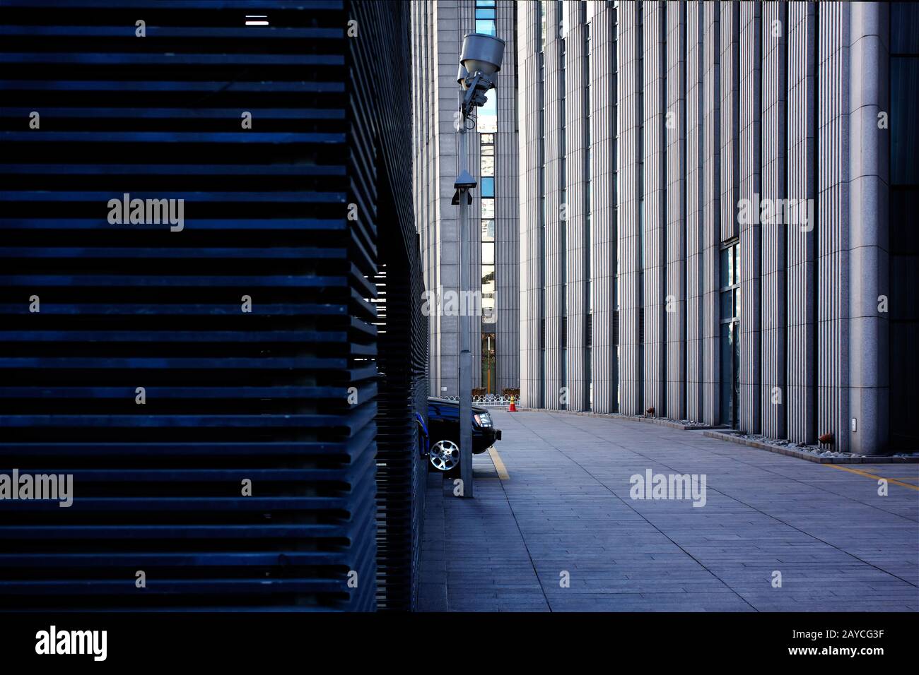 Metal building facade hi-res stock photography and images - Alamy
