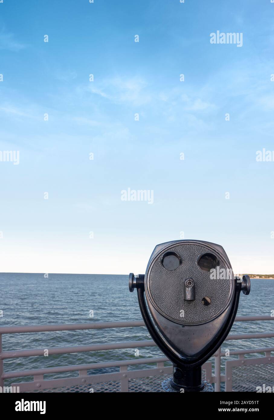 Coin operated binocular viewing machine hi-res stock photography and ...
