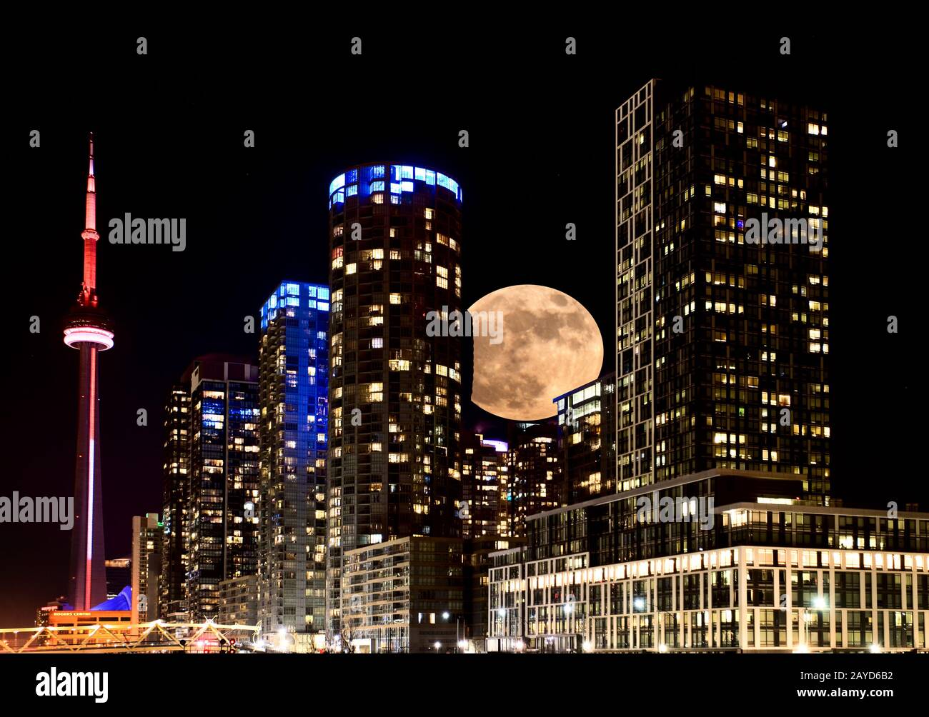 Full Moon Toronto Stock Photo Alamy
