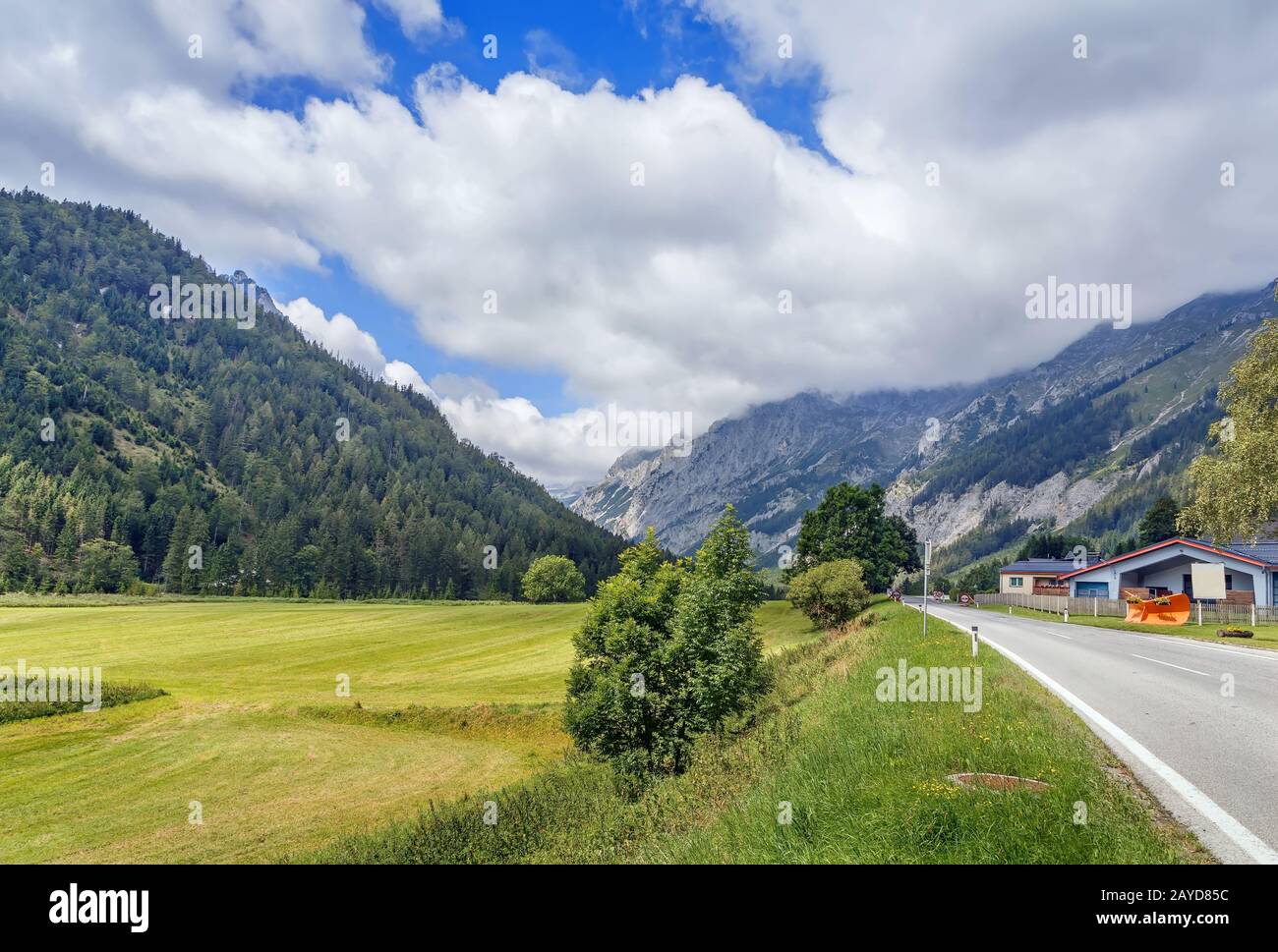 Landscape in the alps hi-res stock photography and images - Alamy