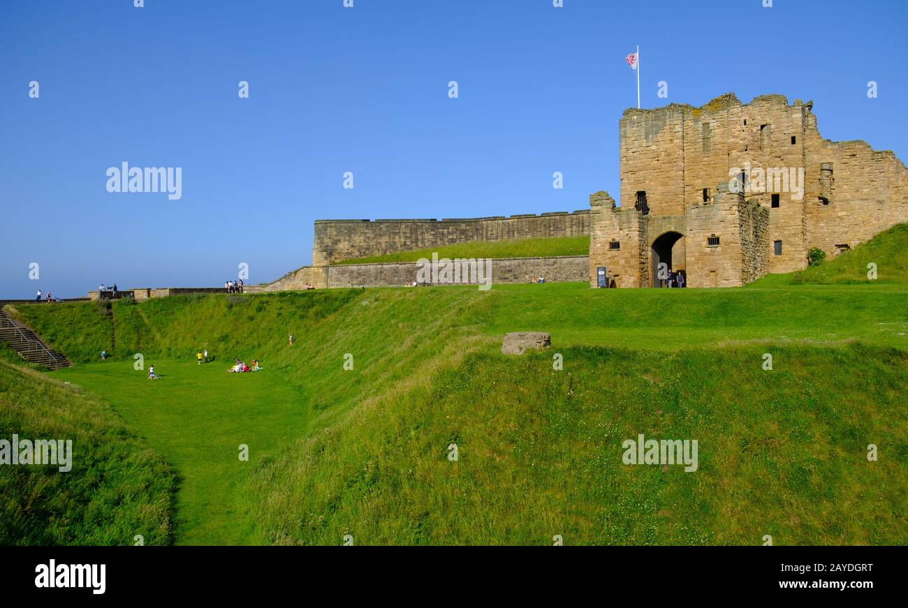 People enjoy themselves at the Tynemouth Priory and Castle on a beautiful sunny summer afternoon. Stock Photo