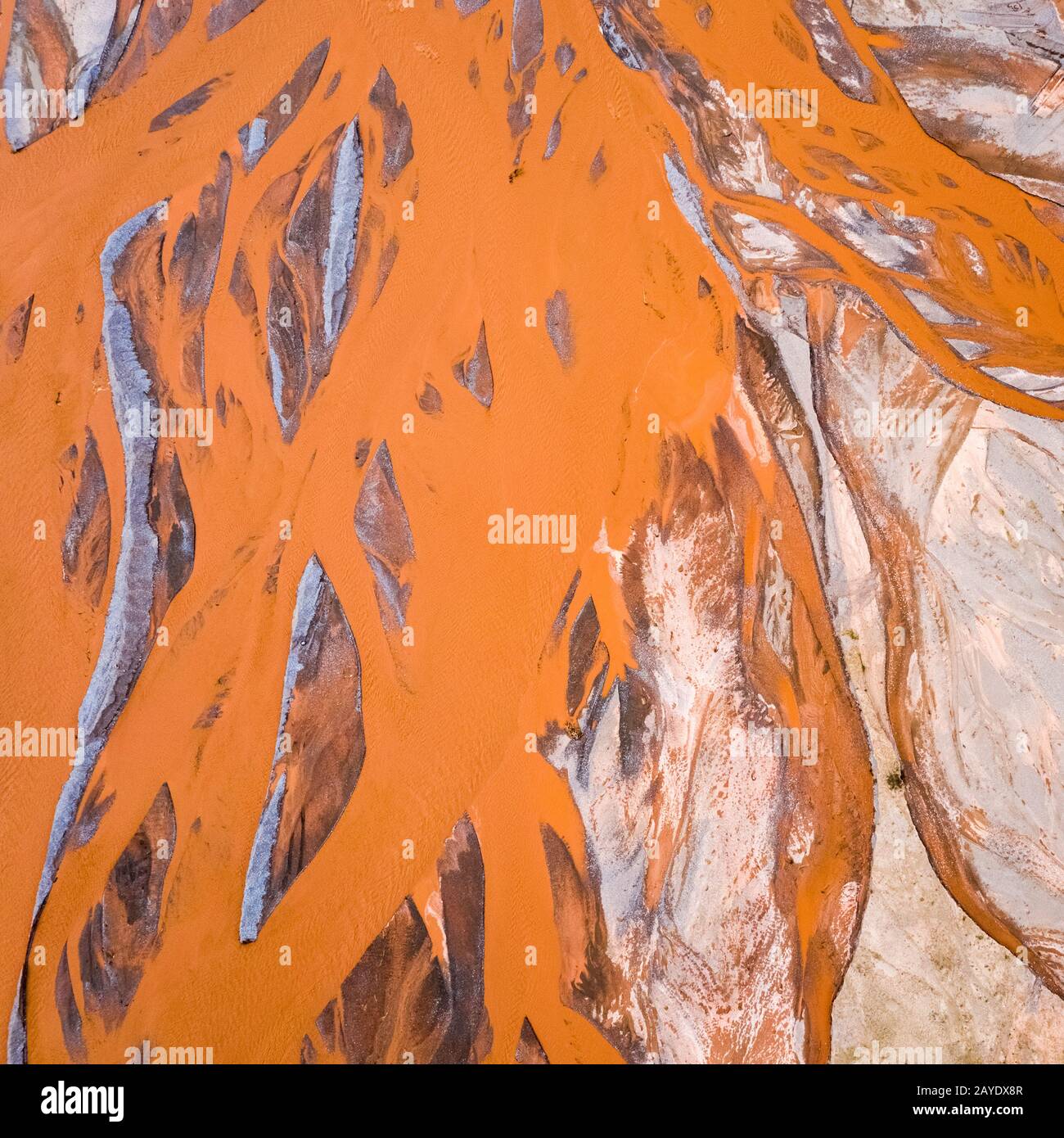 Riverbed hi-res stock photography and images - Alamy