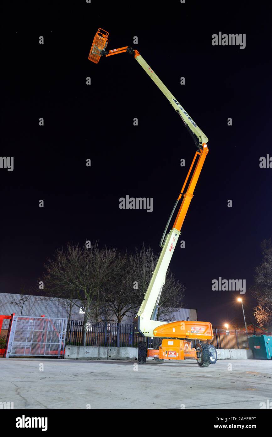 125ft boom lift hi-res stock photography and images - Alamy