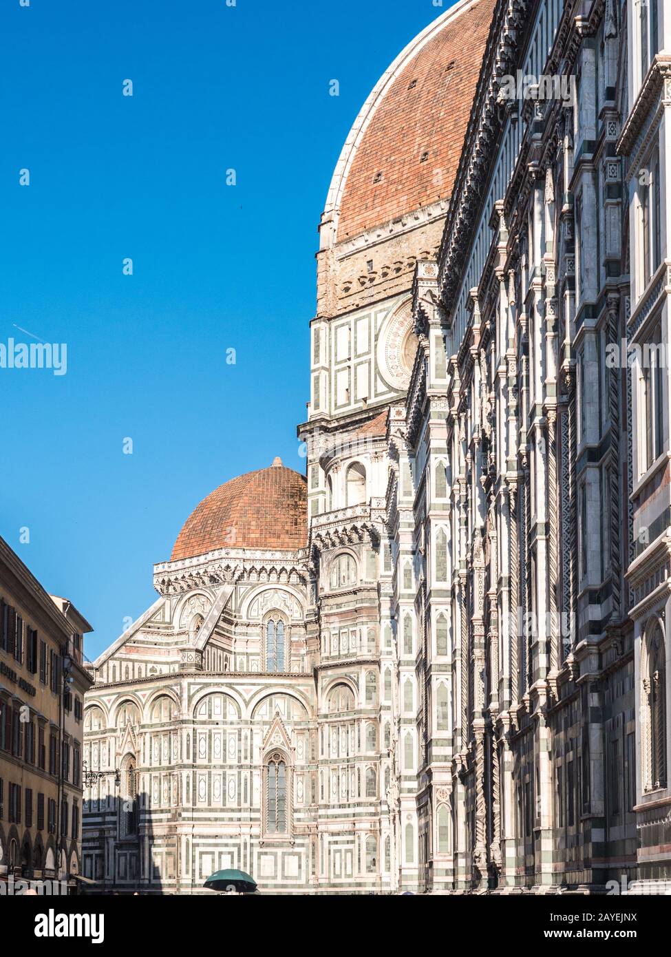 Side view of the Santa Maria del Fiore cathedral in Florence, Italy ...