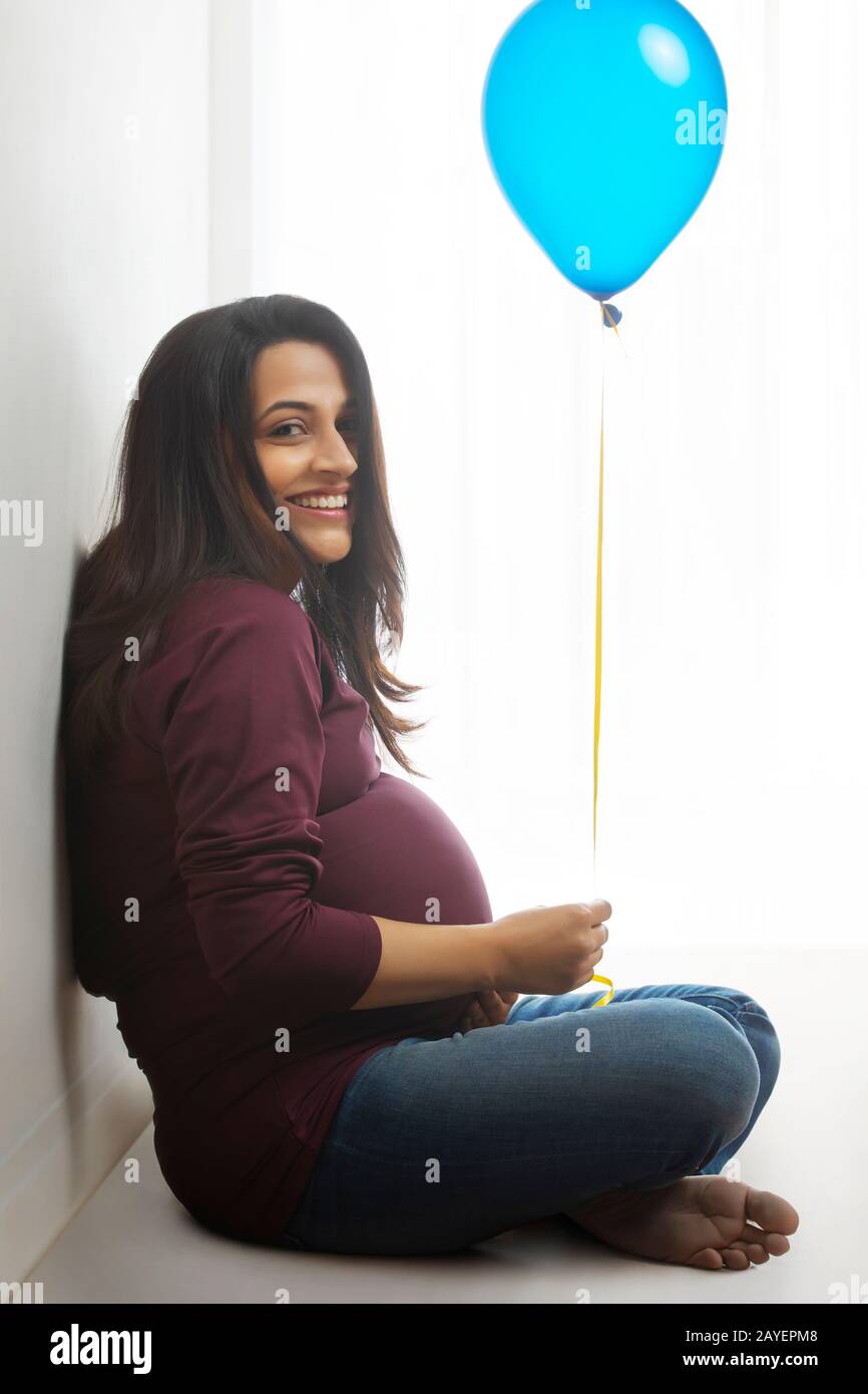 Pregnant asian woman blue shirt hi-res stock photography and images - Alamy