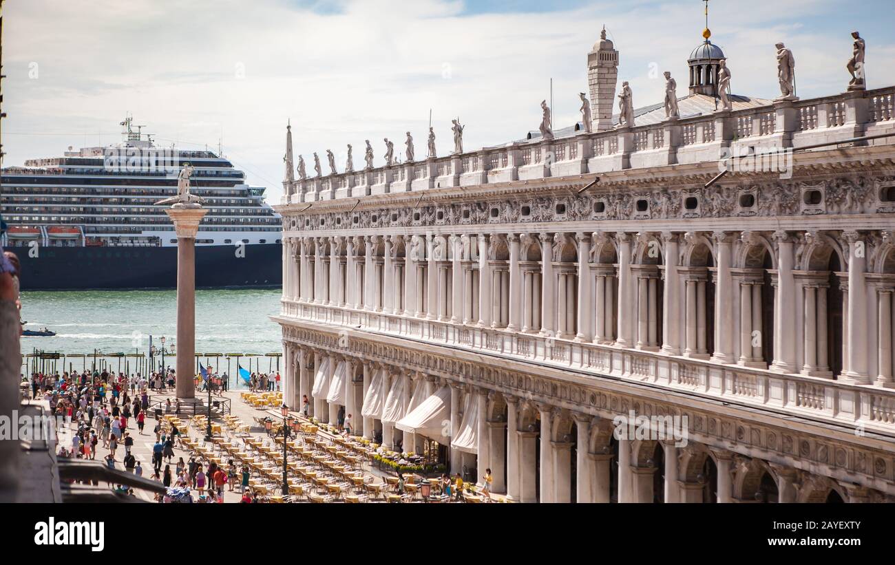 Cityscape venice doges palace hi-res stock photography and images - Alamy