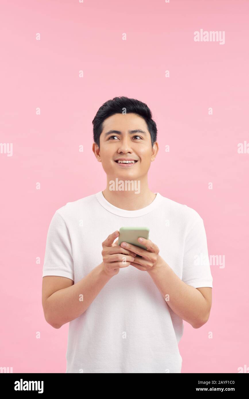 happy-male-using-smartphone-isolated-on-pink-background-with-clipping