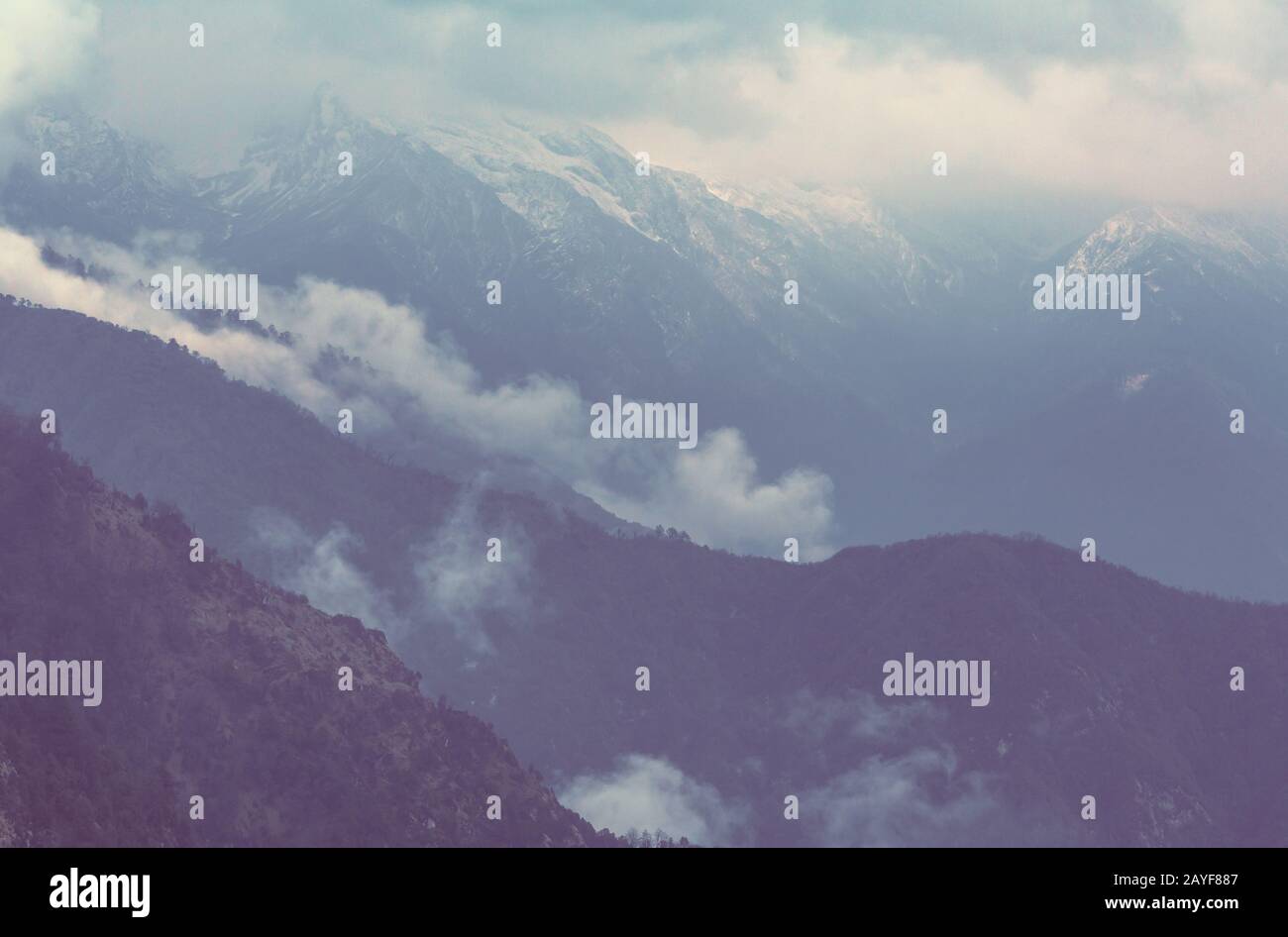Himalaya outdoor hi-res stock photography and images - Alamy