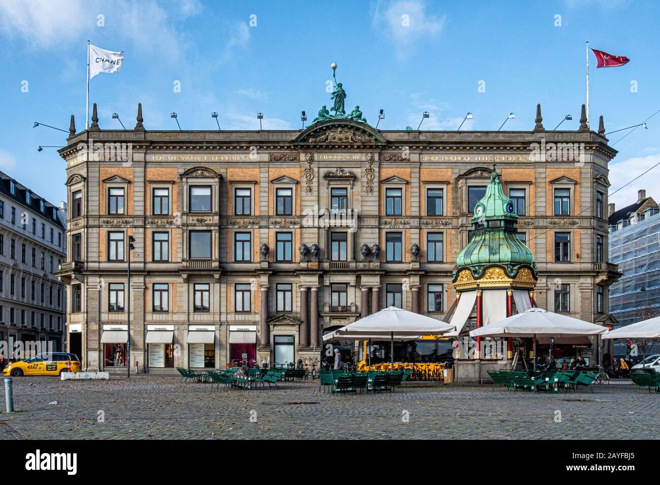 Old kiosk café with outdoor tables on the King's New Square. 1913 Baroque  Revival style building with copper-clad roof on Kongens Nytorv, Copenhagen  Stock Photo - Alamy