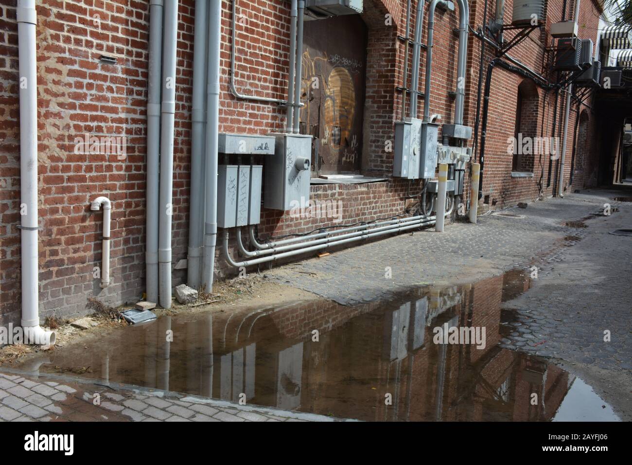 Old brick walls in historic Savanna Georgia Stock Photo - Alamy