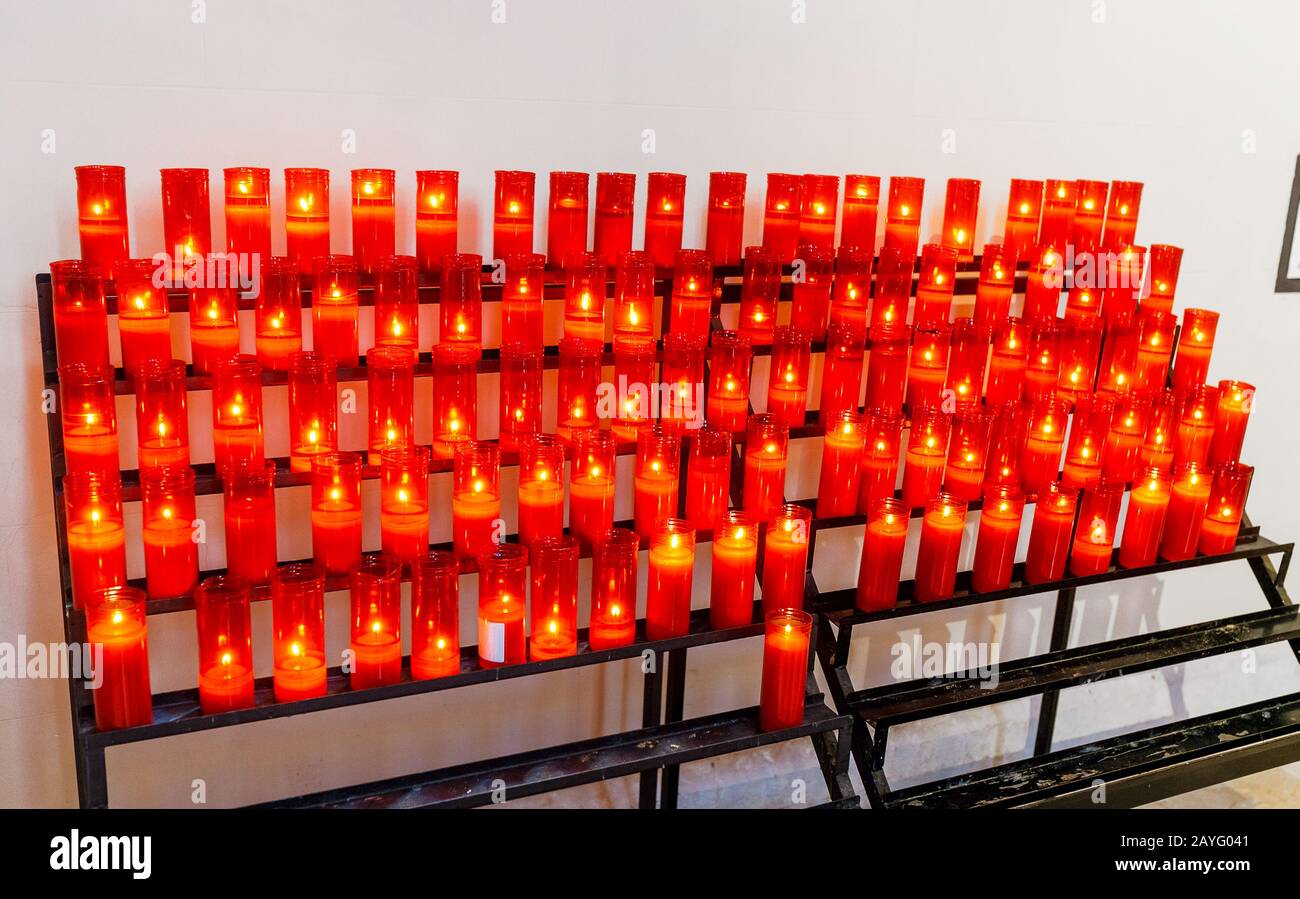 Lighting candle catholic mass hires stock photography and images Alamy